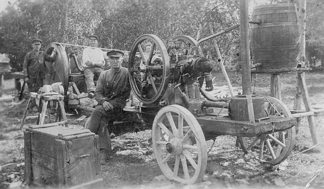 Jumta skaidu gatavošana Lībagu pagasta Liepiņu mājās ap 1920. g.