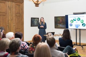 UNESCO nedēļas sarīkojumā 17. oktobrī Rīgas Stradiņa universitātes Zāļu formu tehnoloģiju katedras pētniece Inga Sīle stāstīja par latviešu tautas ticējumos minēto augu reālo iedarbību.