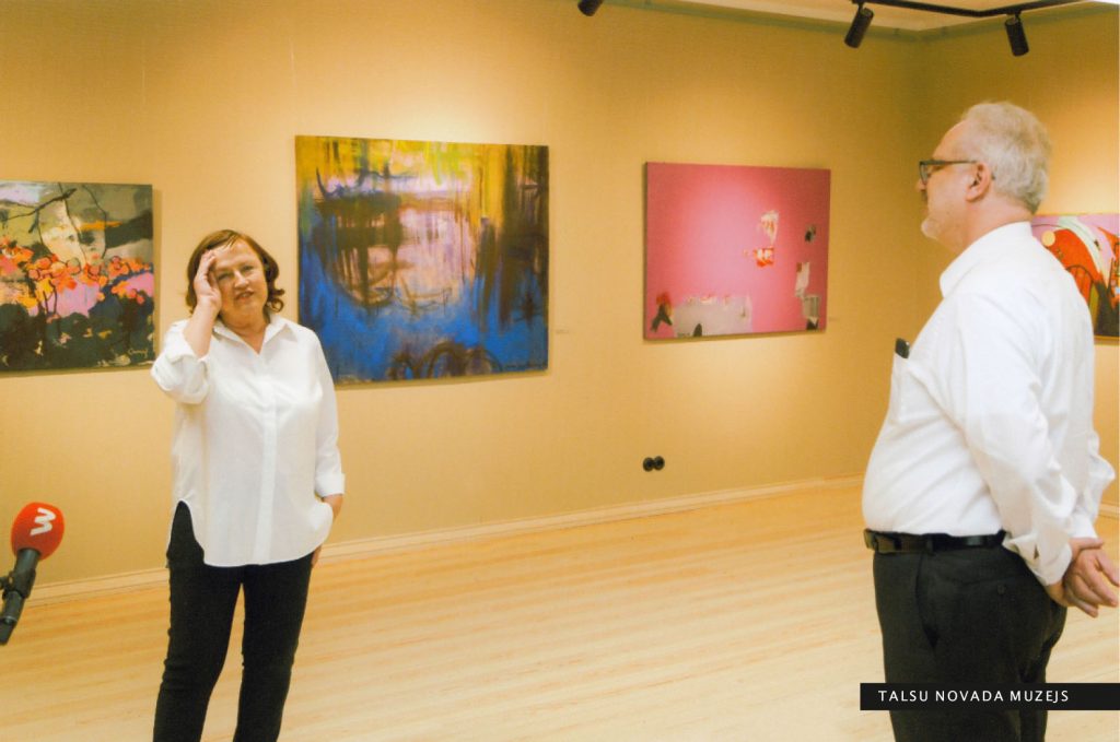 Saruna ar Valsts prezidentu Egilu Levitu par Talsu Krūmu mākslas grupas 35. jubilejas izstādi Pedvāles Starptautiskajā mākslinieku rezidencē