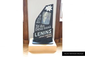 INGEMĀRS DZELME  1967. Leninam – 151. 2020, objekts/kartons, plastilīns, papīrs